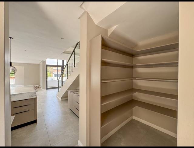 4 BEDROOM HOUSE FOR SALE IN MIDSTREAM HEIGHTS